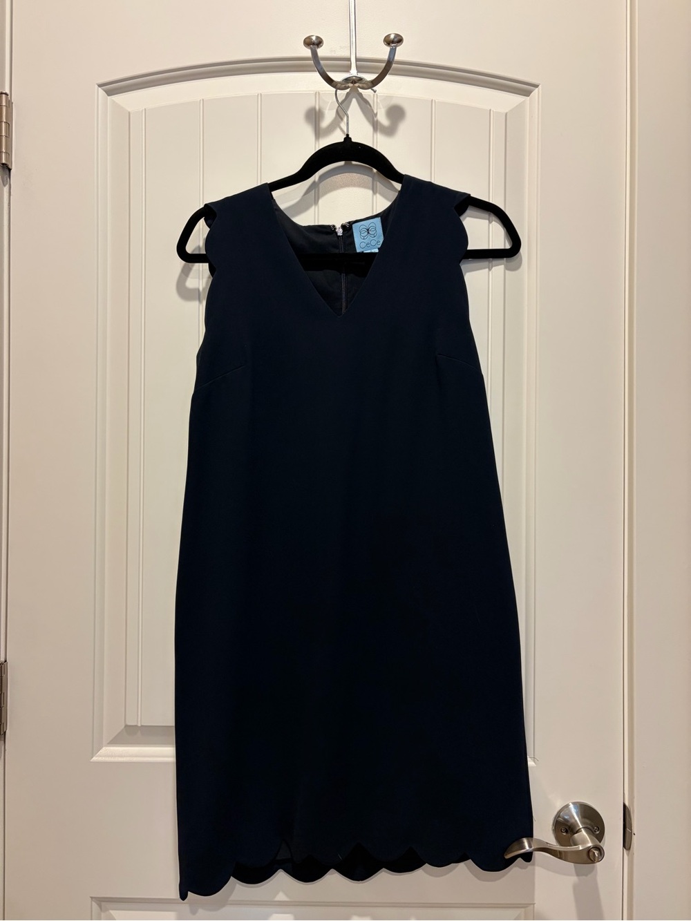 CeCe Sleeveless Scallop Hem V-Neck Dress - Navy Size XS